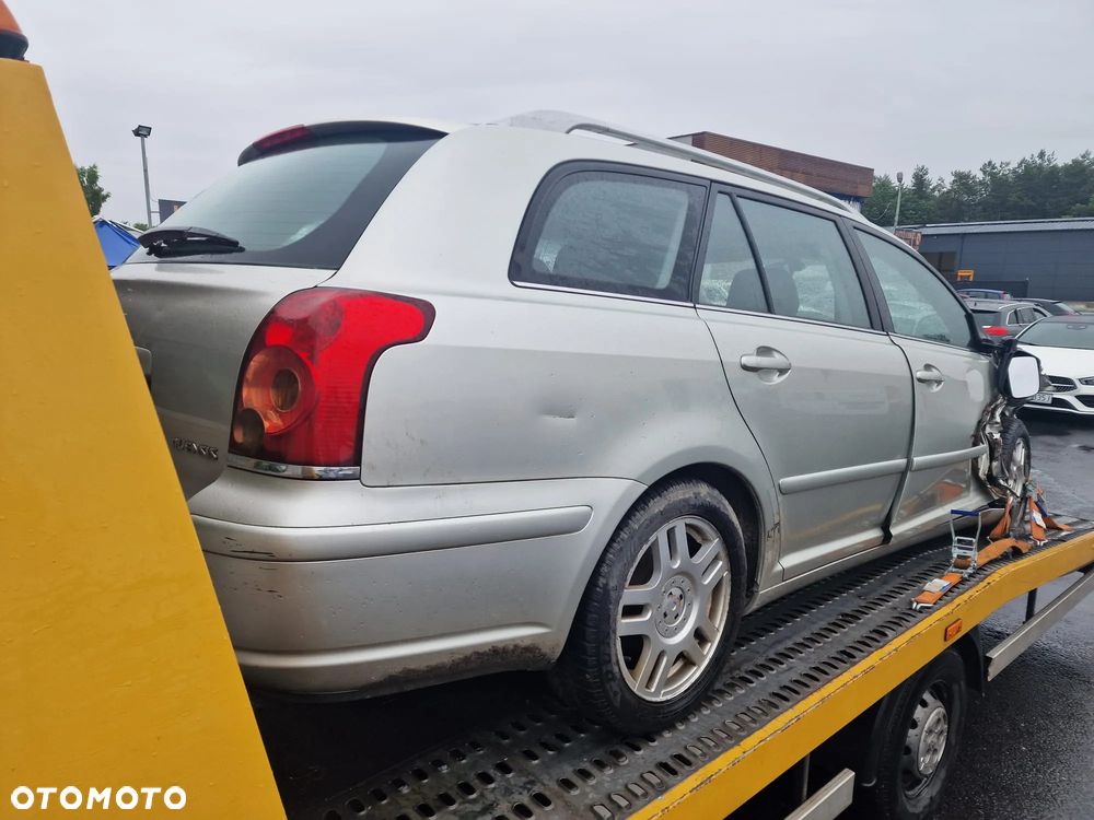 Toyota Avensis 2004r 95KW 1.8 benzyna Cała na cześci - 2