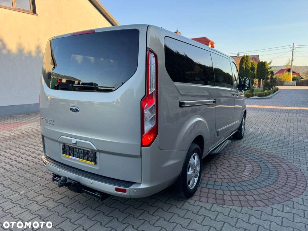 Ford Tourneo Custom - 11
