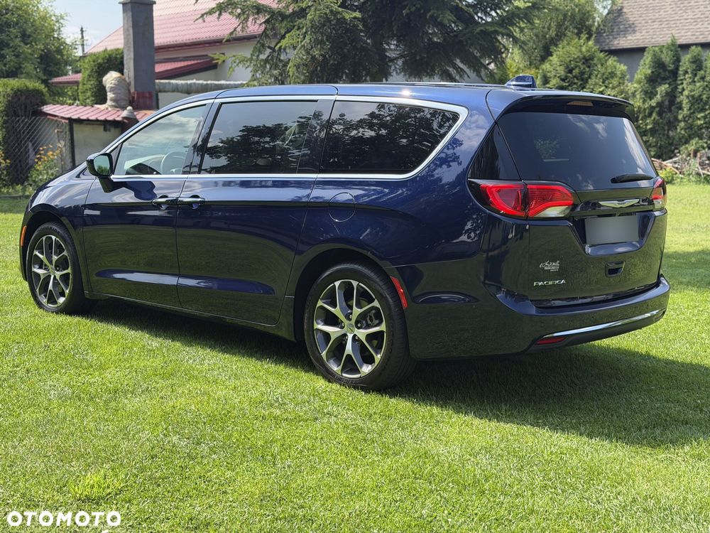 Chrysler Pacifica - 3