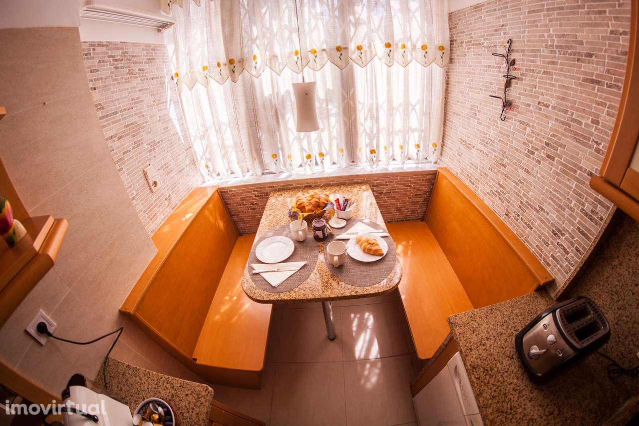 T2 ( quarto Casal + quarto interno 2 camas) piscina e garagem Estoril - Grande imagem: 5/18