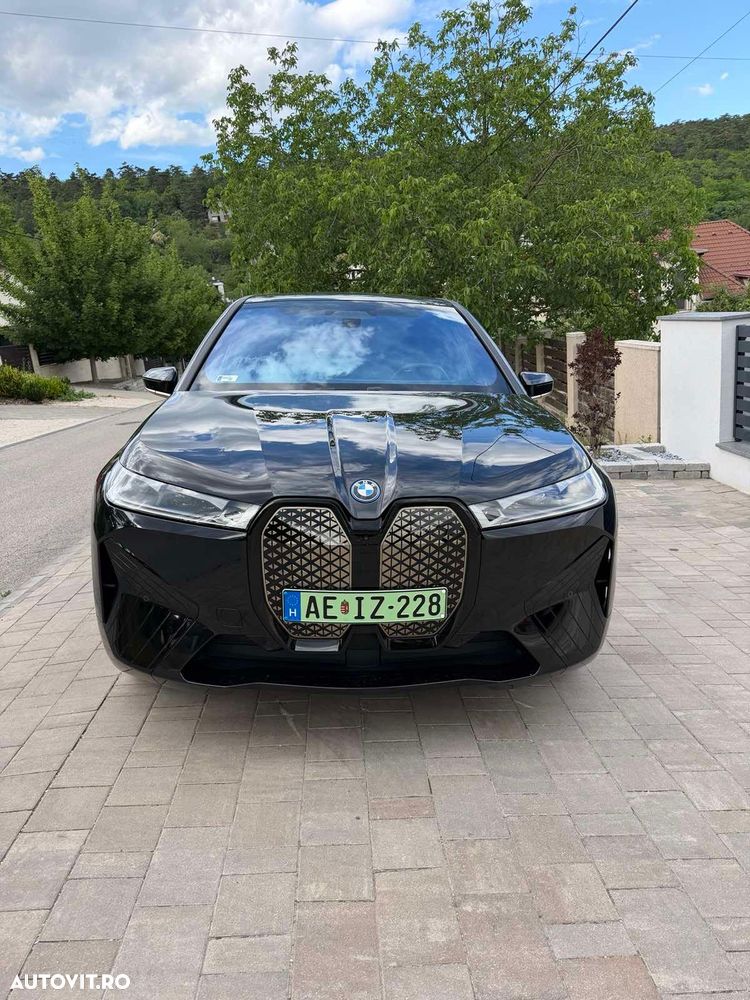 BMW iX - 3