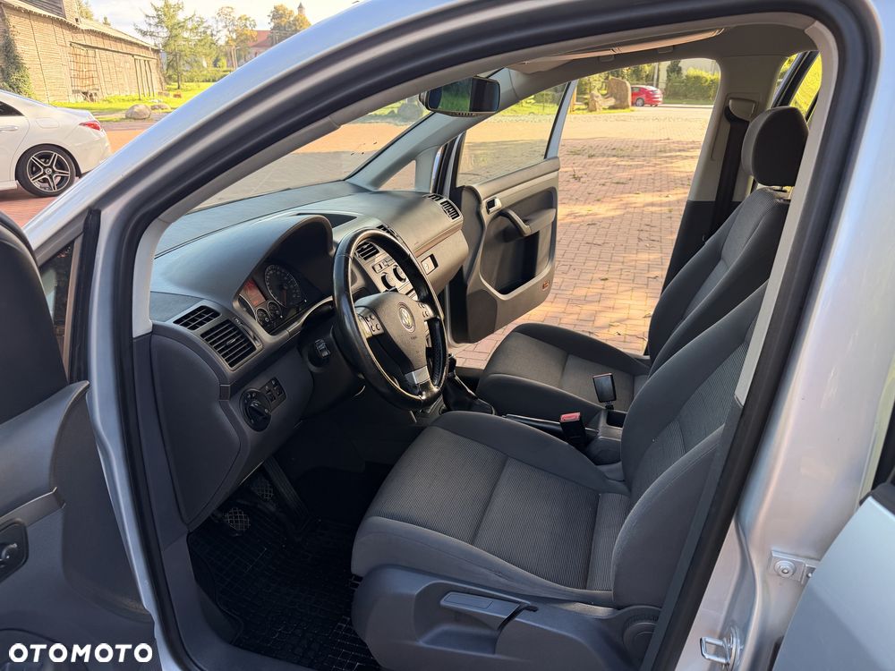 Volkswagen Touran - 5