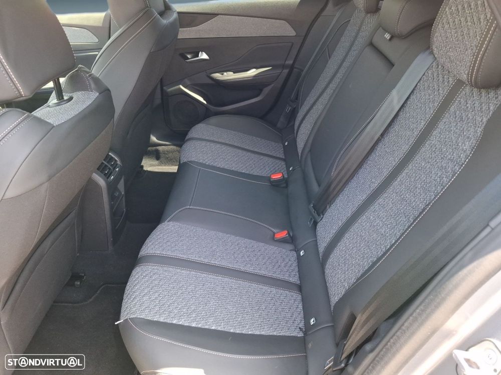 Peugeot 308 SW 1.2 Hybrid Allure e-DCS6 — fotografia 14