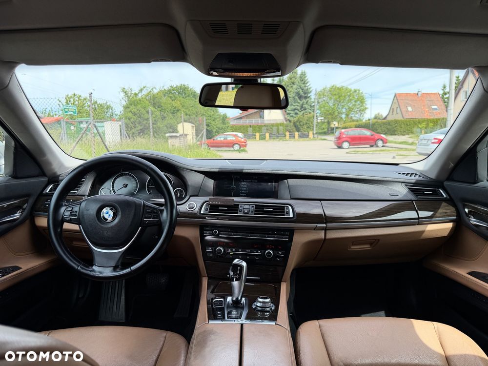 BMW Seria 7 740d xDrive - 17