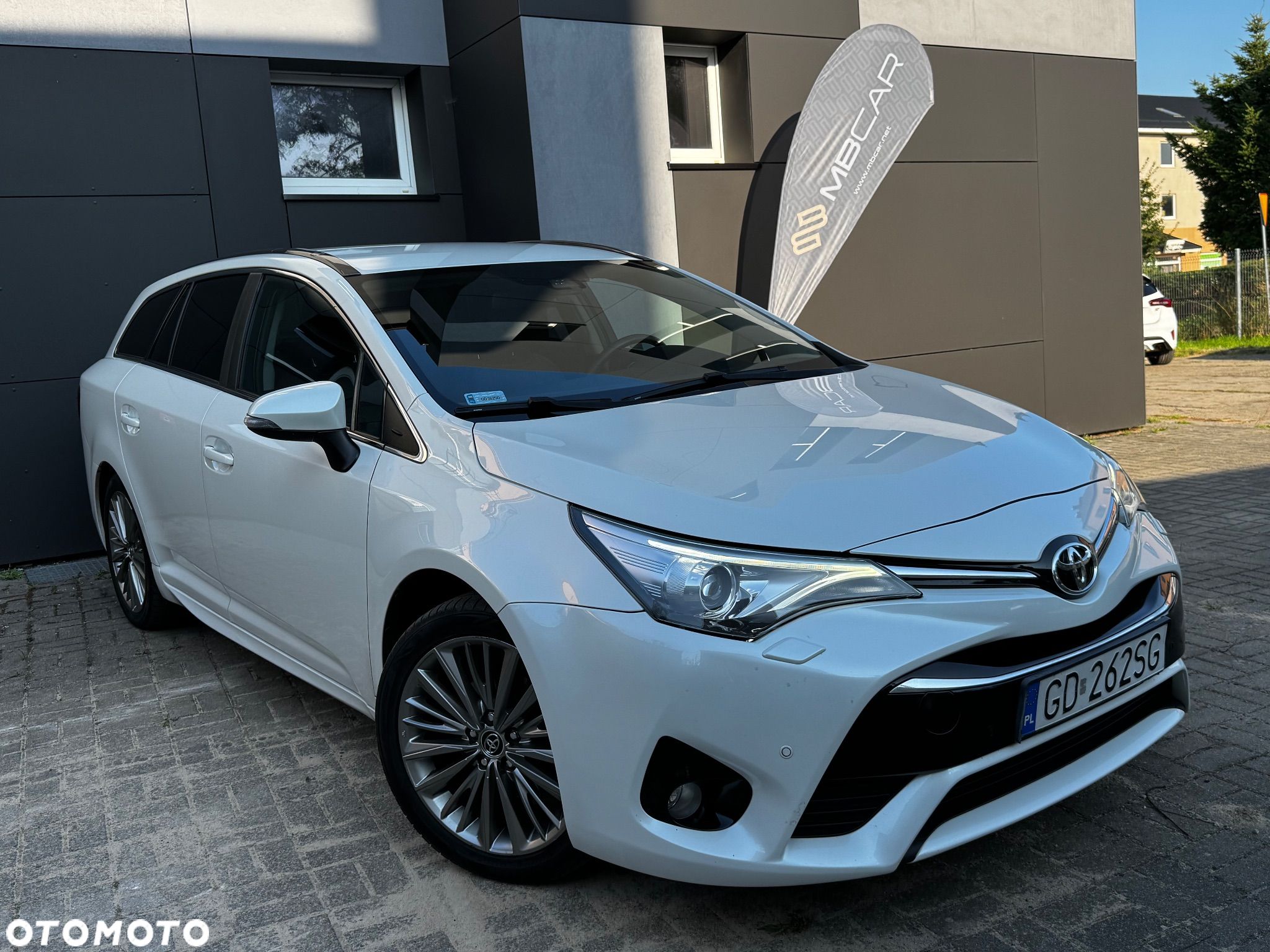 Toyota Avensis 1.8 Prestige MS - 1