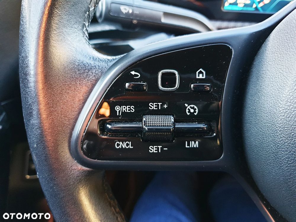 Mercedes-Benz CLA 180 d - 21