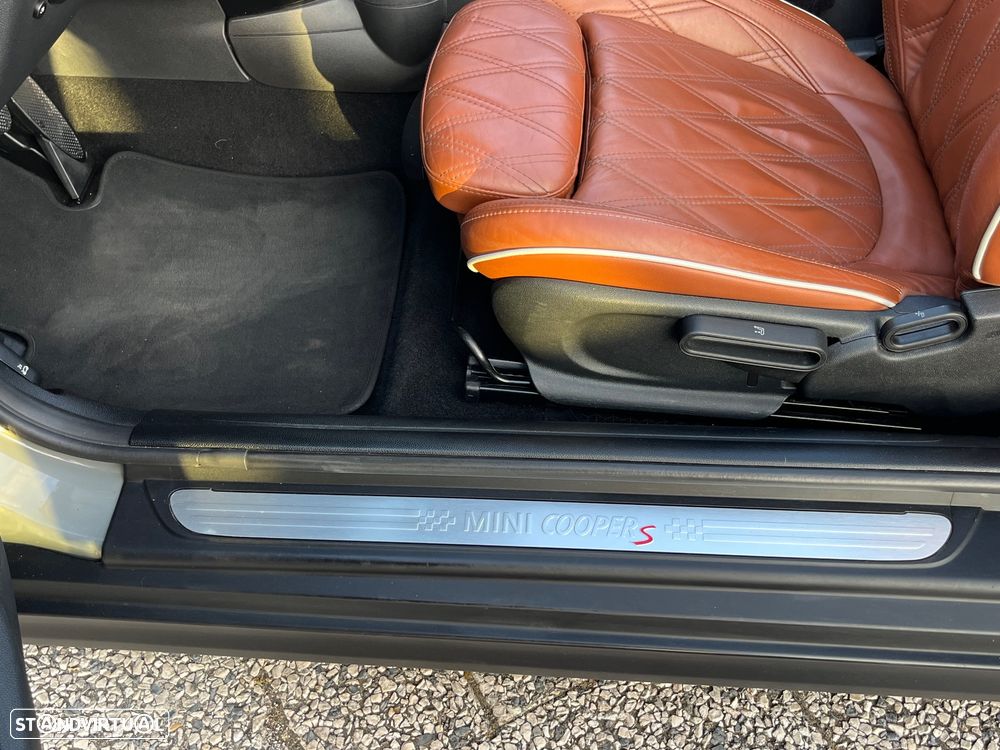 MINI Cabrio Cooper S Sidewalk - 15
