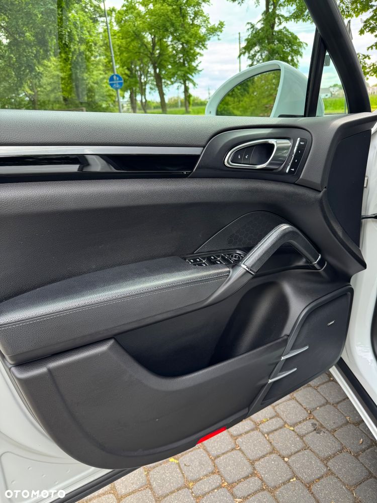 Porsche Cayenne Platinum Edition - 23