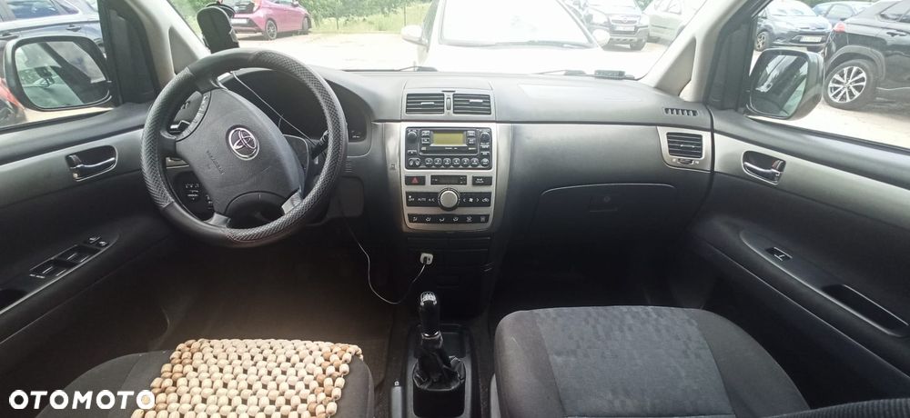 Toyota Avensis Verso 2.0 - 7