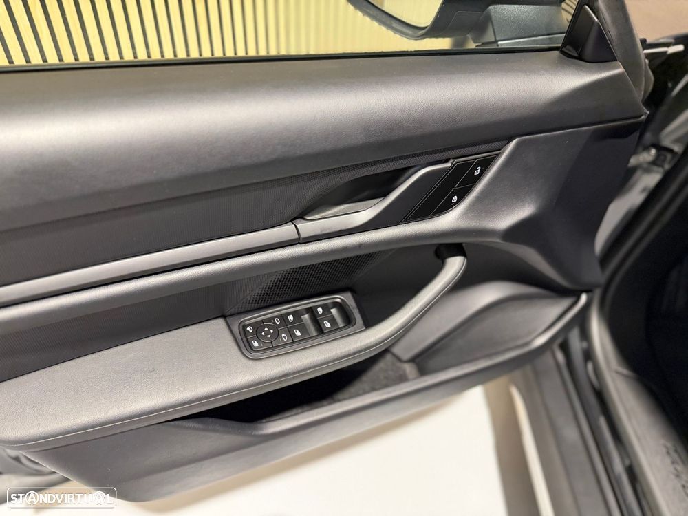 Porsche Taycan Cross Turismo 4 - 20