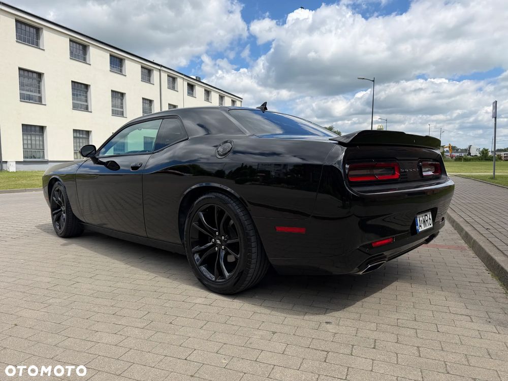 Dodge Challenger - 8
