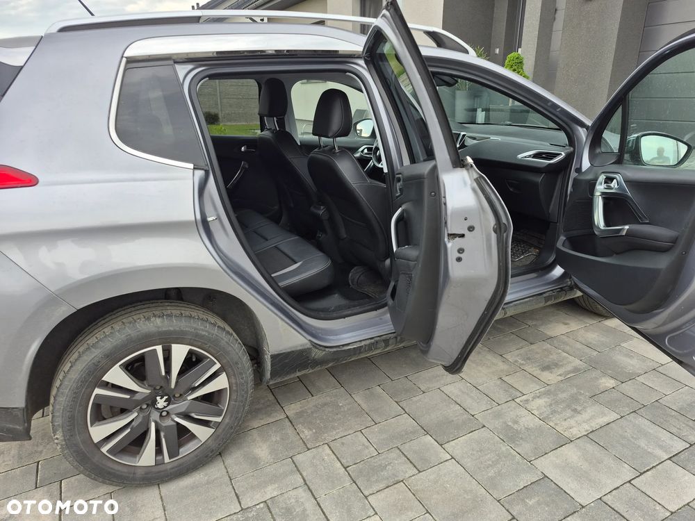Peugeot 2008 1.6 e-HDi Allure S&S - 9