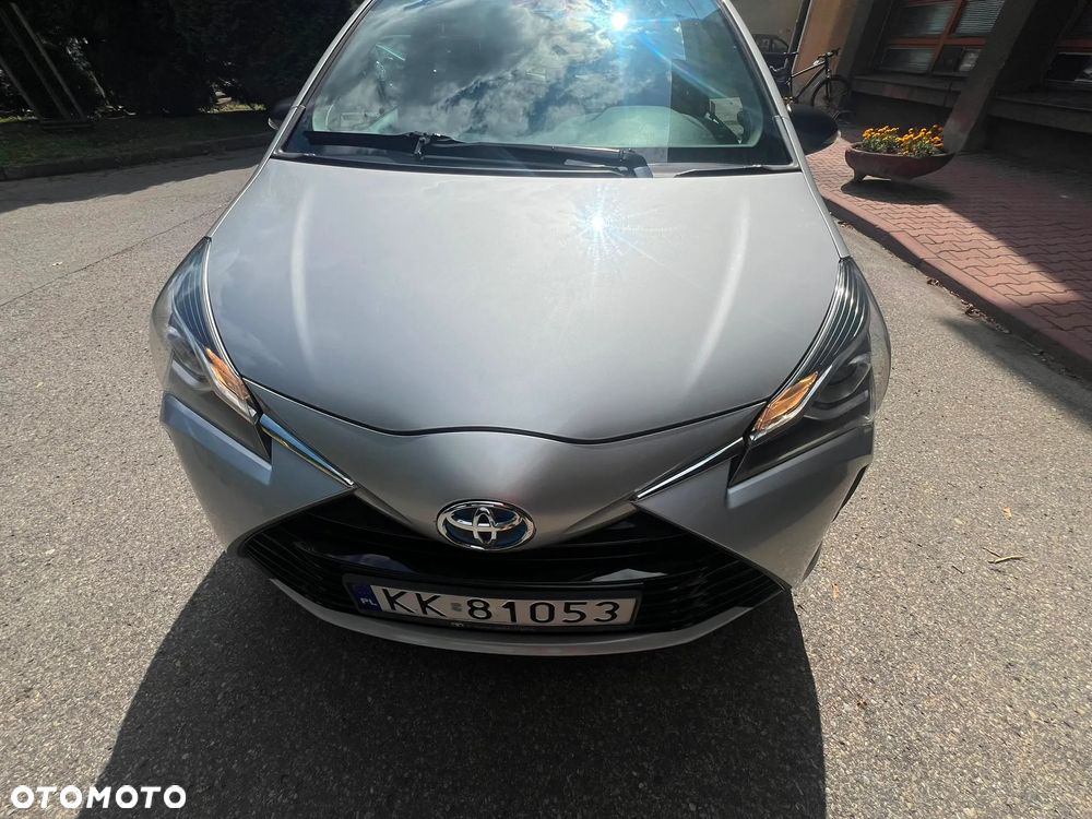 Toyota Yaris Hybrid 100 Premium - 13