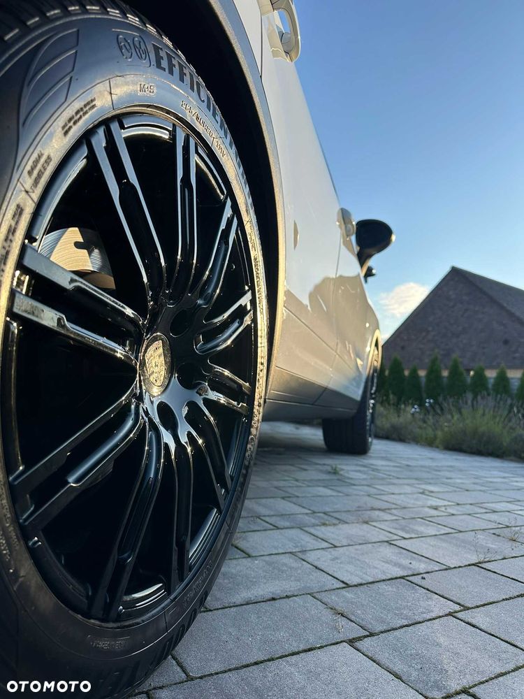 Porsche Cayenne - 2