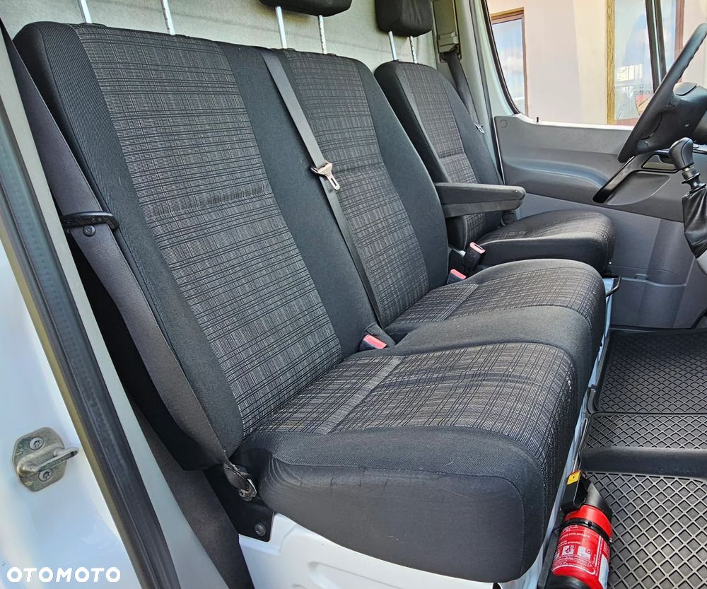 Mercedes-Benz Sprinter - 12