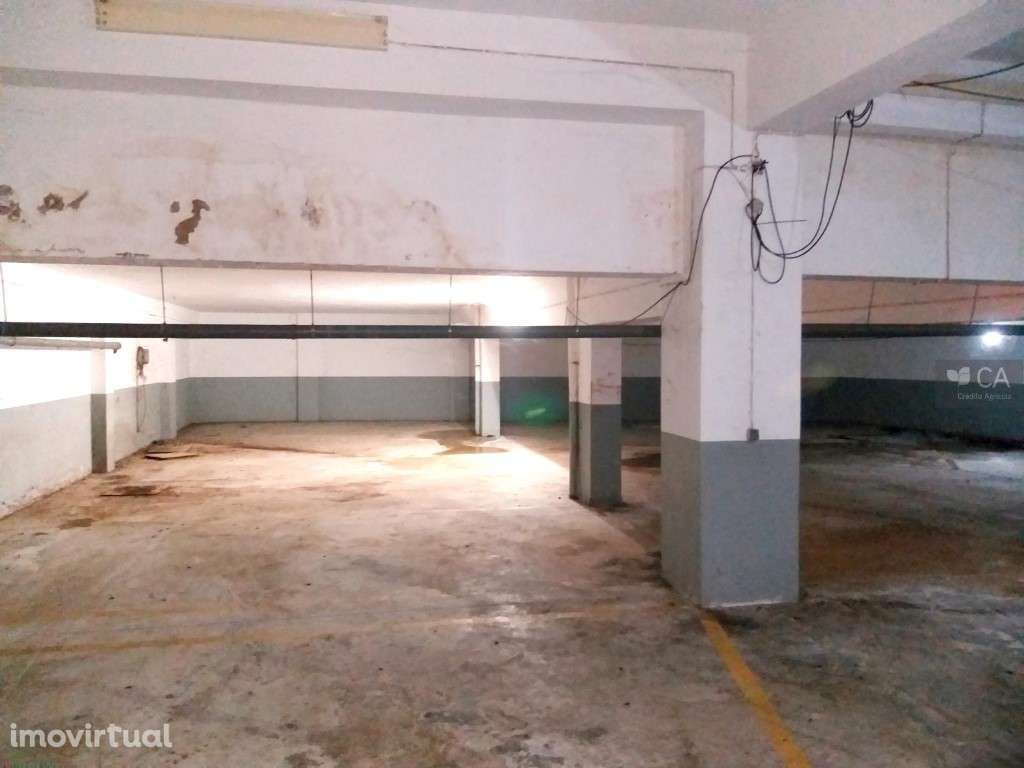 Parqueamento com 787m² situado no centro de Carvoeiro, Lagoa - Grande imagem: 5/8
