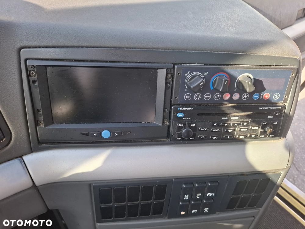 MAN LION'S COACH - 30