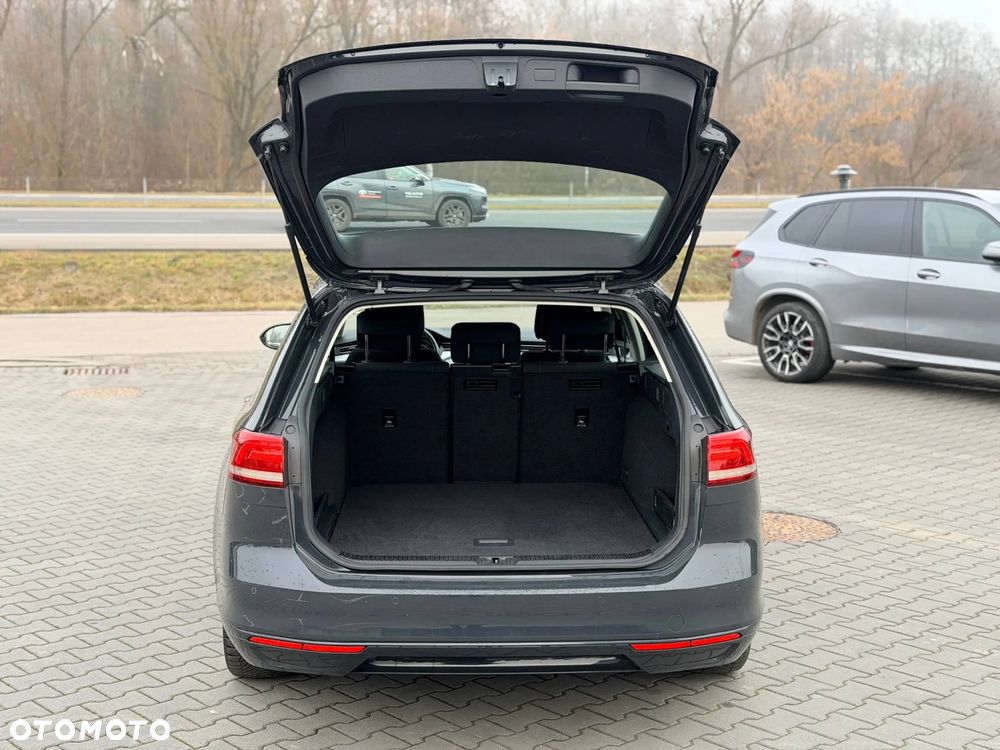 Volkswagen Passat - 10
