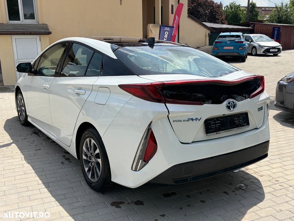 Toyota Prius - 4