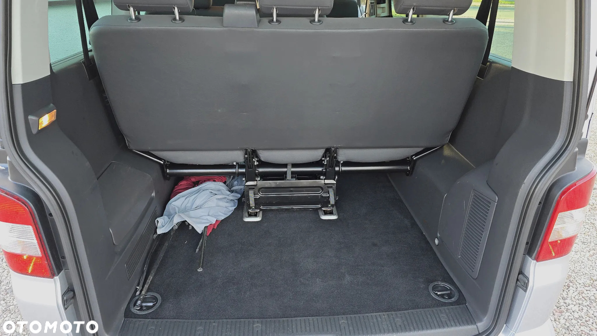 Volkswagen Caravelle - 16