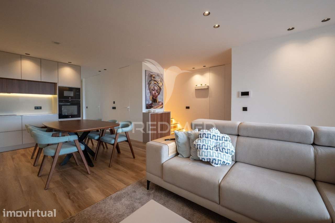 Apartamento T3 Duplex NOVO - Vista Mar, Condomínio fechado c/piscina - Grande imagem: 4/38