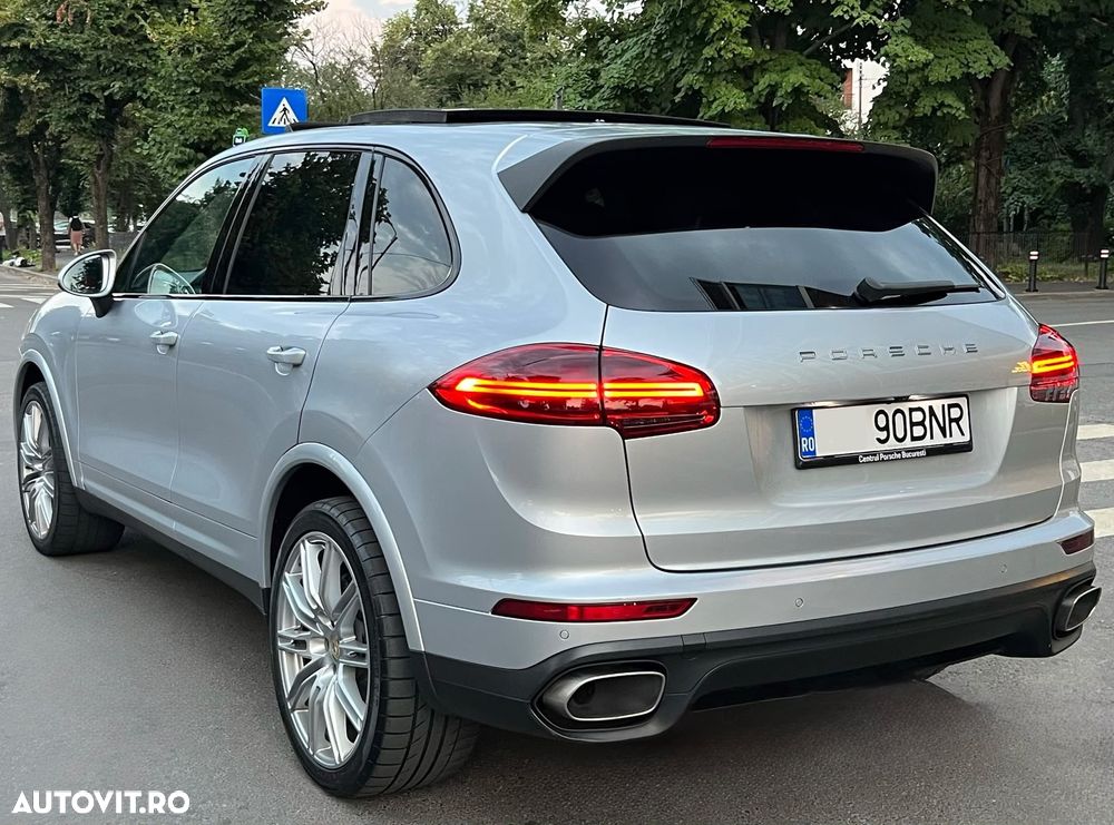 Porsche Cayenne - 4
