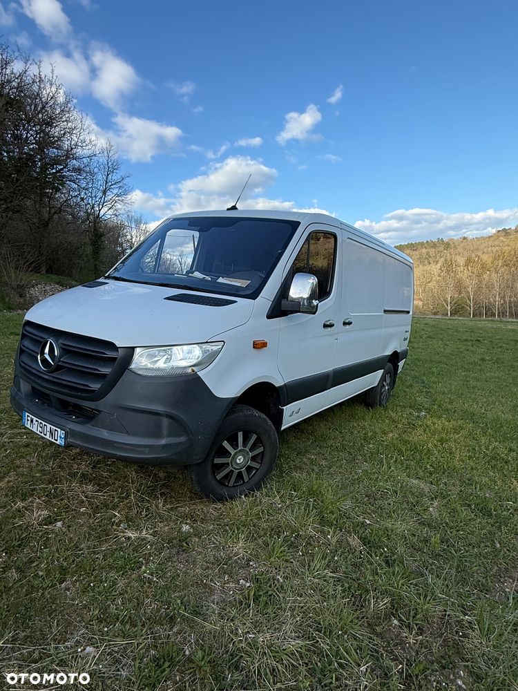 Mercedes-Benz Sprinter - 1