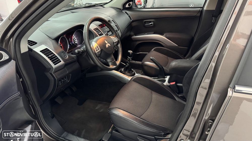Mitsubishi Outlander 2.2 DI-D Instyle 4WD - 7