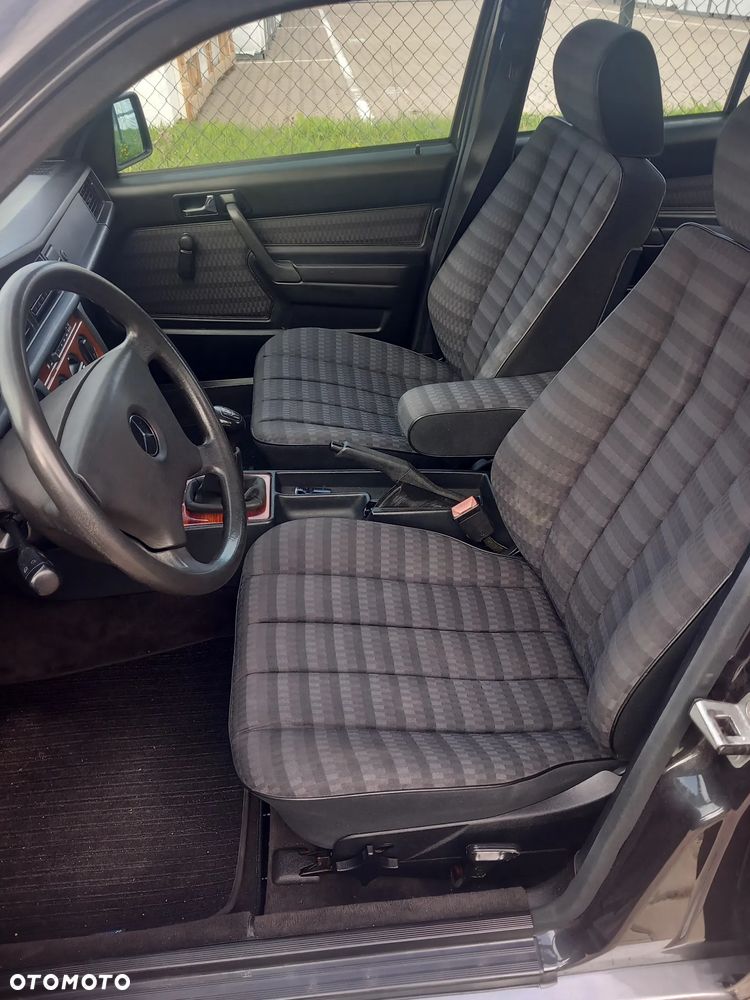 Mercedes-Benz W201 (190) - 13