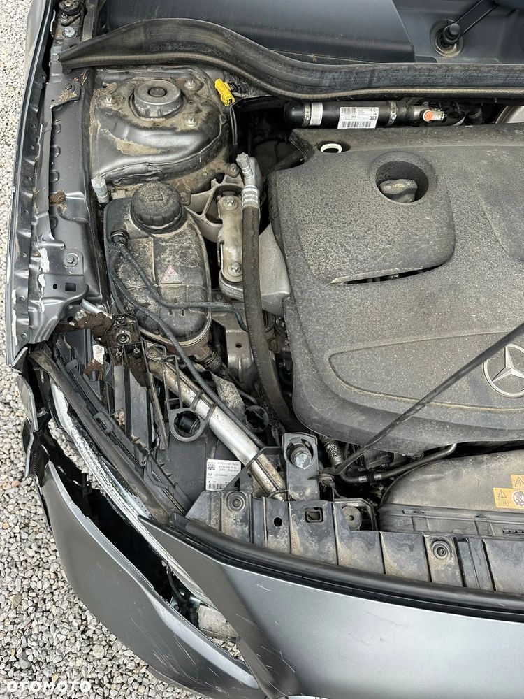 Mercedes-Benz GLA 200 7G-DCT - 30