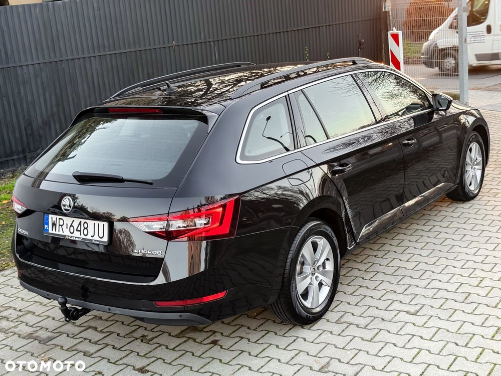Skoda Superb 2.0 TDI DSG Ambition - 4