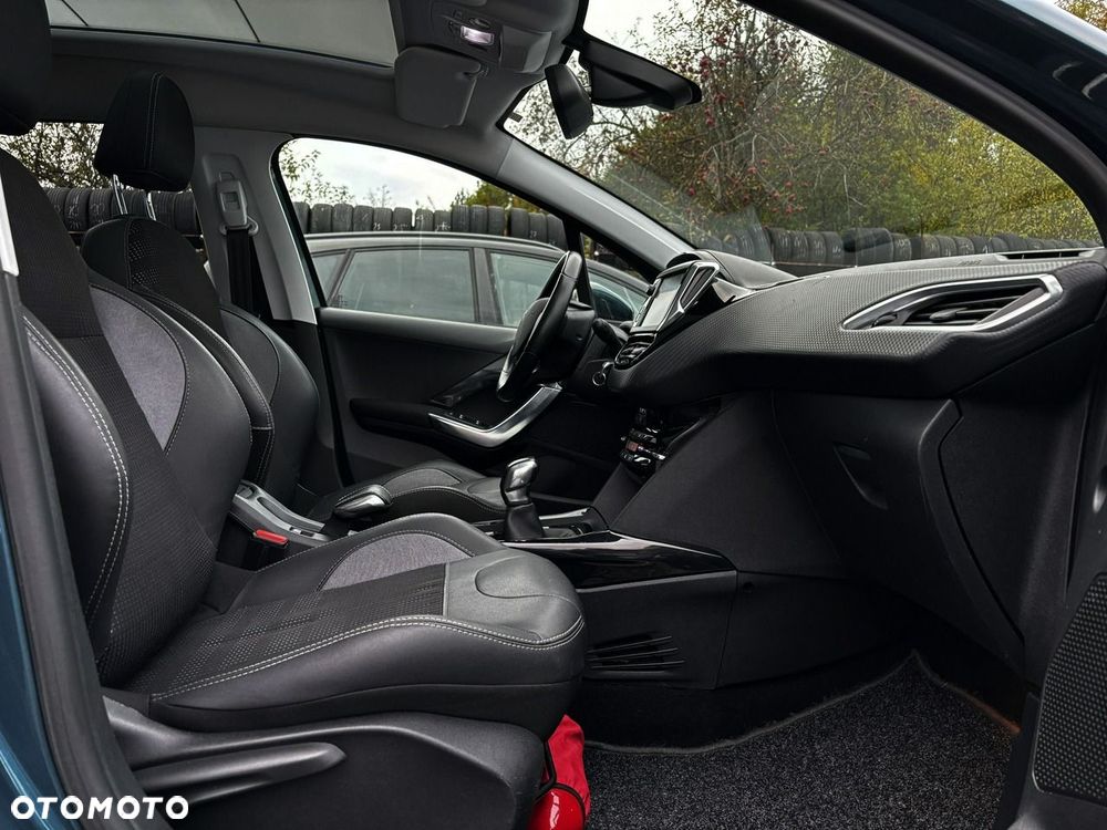 Peugeot 2008 1.2 Pure Tech Allure S&S - 21