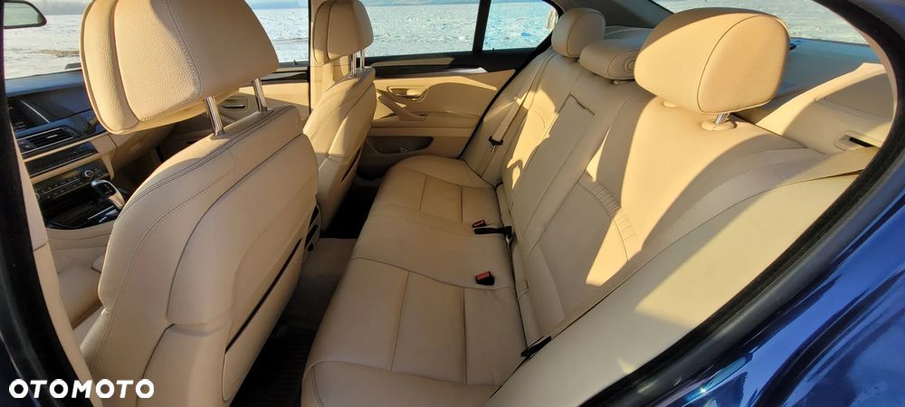BMW Seria 5 530d xDrive Luxury Line - 17