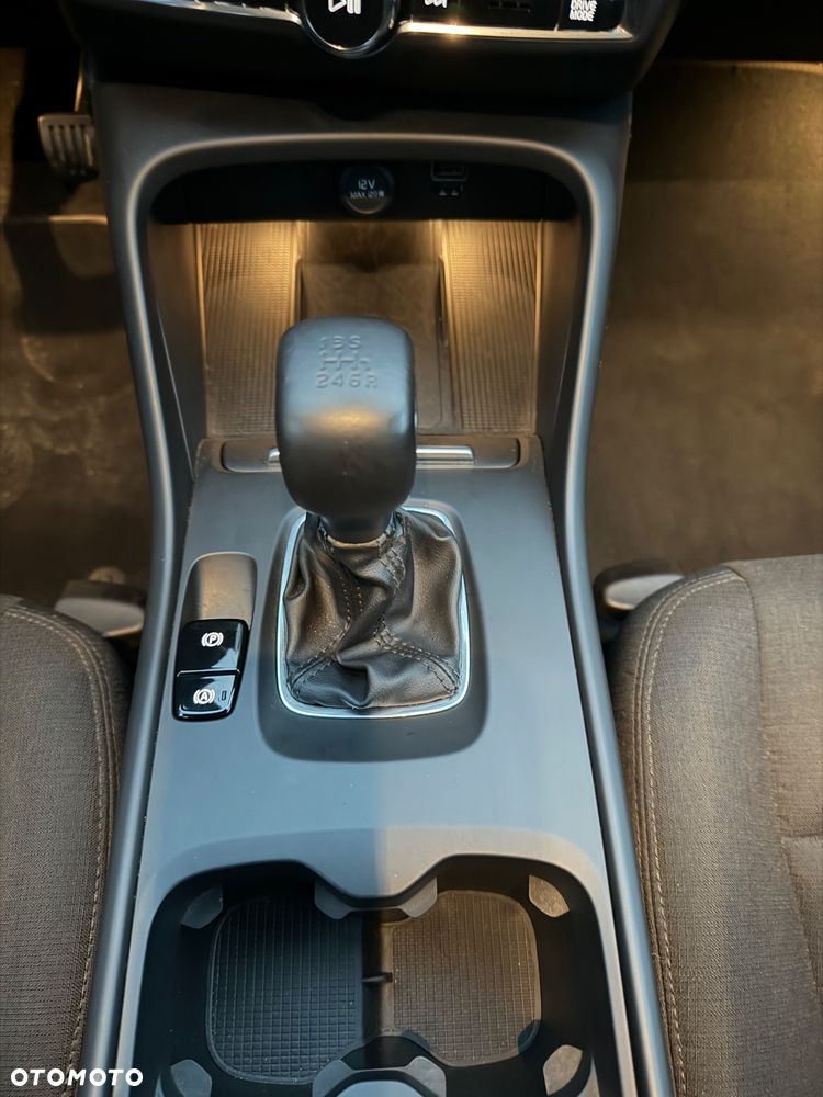 Volvo XC 40 D3 SCR Momentum - 14