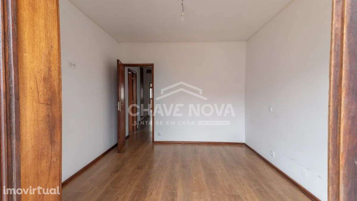 Apartamento T2 com varanda e garagem em Gaia - Grande imagem: 3/21
