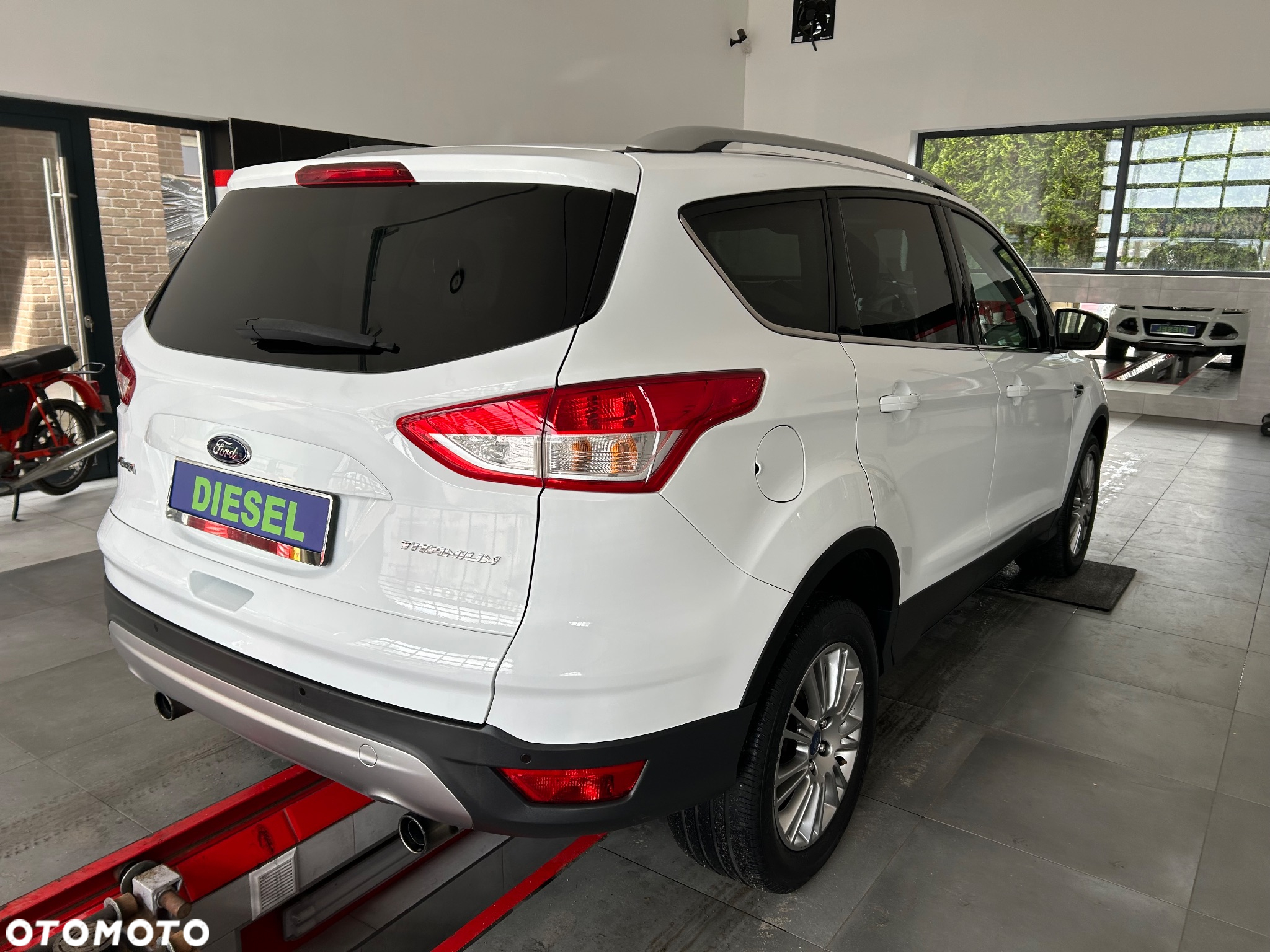Ford Kuga 2.0 TDCi 2x4 Titanium - 8