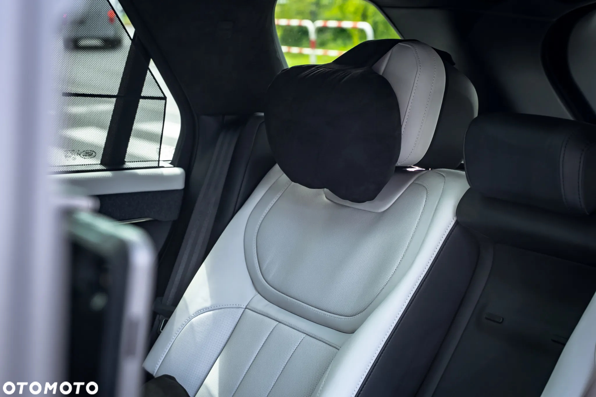 Land Rover Range Rover Sport D350 Autobiography - 32