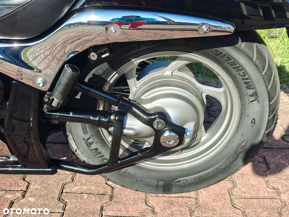 Suzuki Intruder - 16