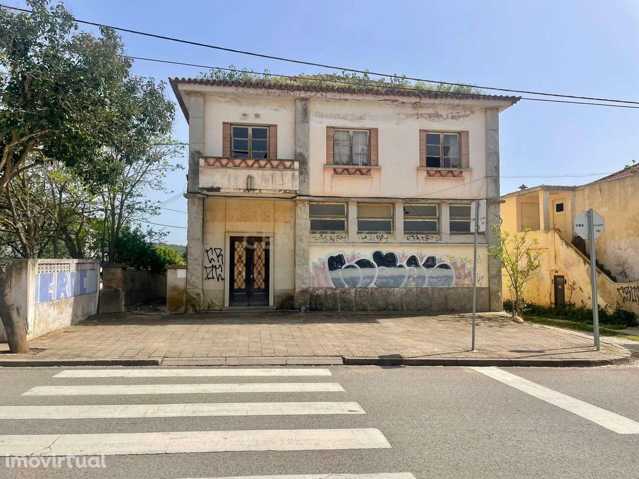 MORADIA T4 PARA RECUPERAÇÃO SITUADA JUNTO À GARE DE TUNES EM TUNES - Grande imagem: 2/12