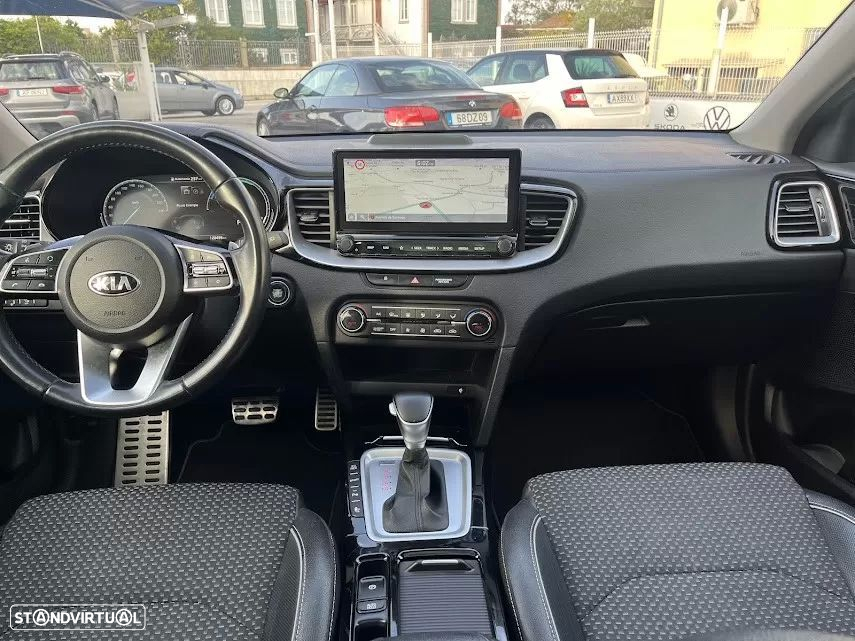 Kia XCeed 1.6 GDi PHEV Drive - 11