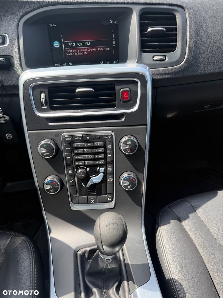 Volvo V60 D2 R-Design Momentum - 31