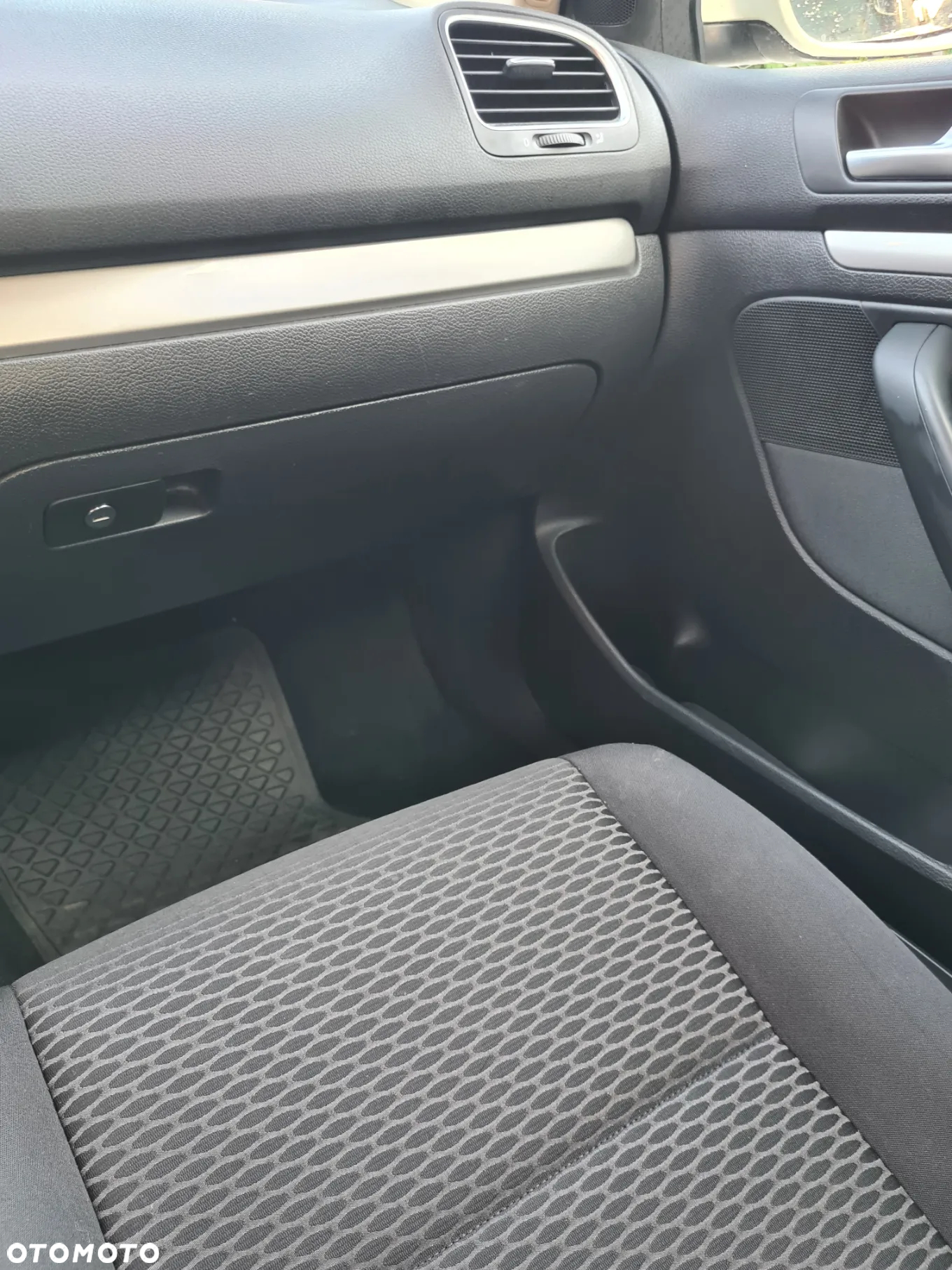 Volkswagen Golf 1.6 TDI DPF Trendline - 25