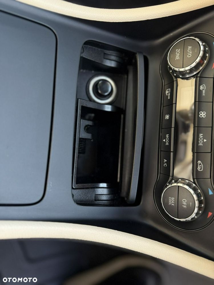Mercedes-Benz CLA - 27