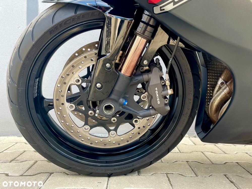 Suzuki GSX-R - 10