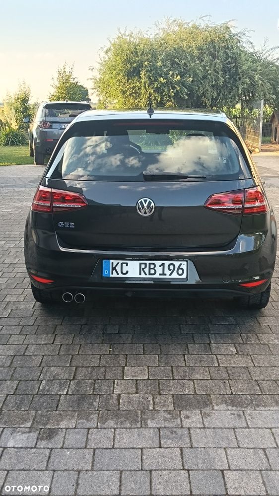Volkswagen Golf - 6