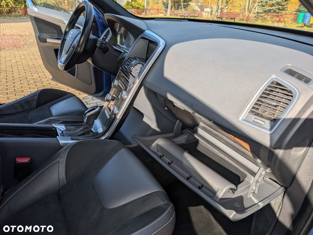 Volvo XC 60 D4 Drive-E R-Design Momentum - 16