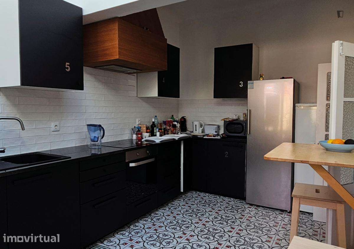 Quarto - localizado em Aveiro - Grande imagem: 5/23