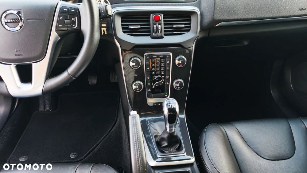 Volvo V40 D3 Momentum - 25