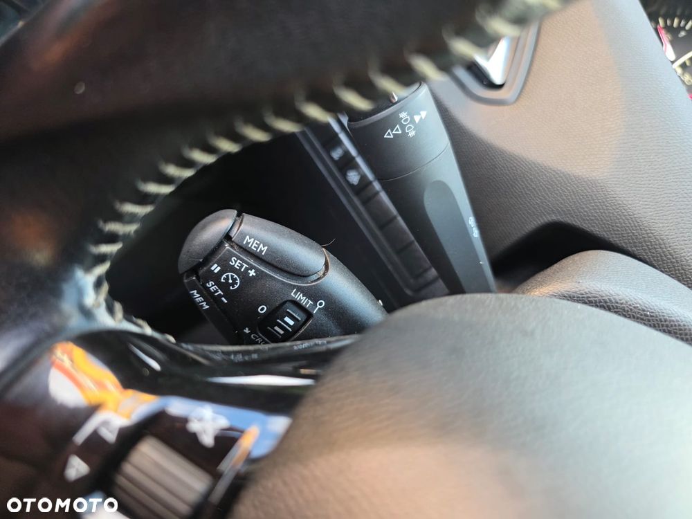 Peugeot 308 2.0 Blue HDi Allure S&S - 16