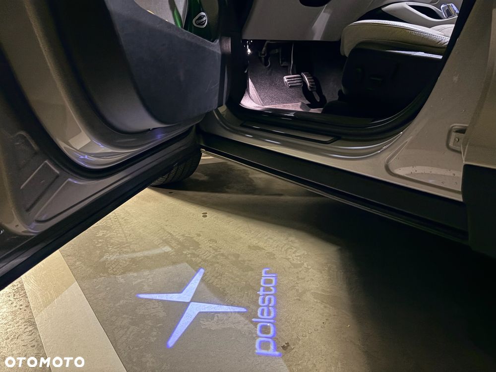 Volvo XC 40 B5 AWD Ultimate Dark - 24